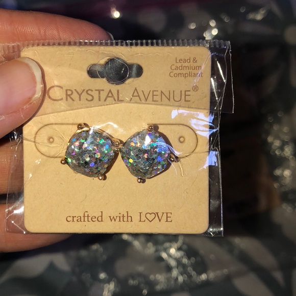 Earrings - Picture 5 of 8